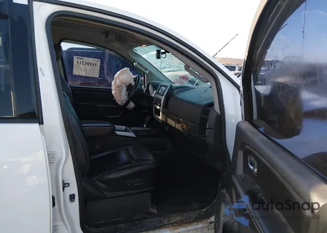 2015 Nissan Titan Pro-4X z USA, uszkodzony, nr VIN 1N6BA0EC7FN506202